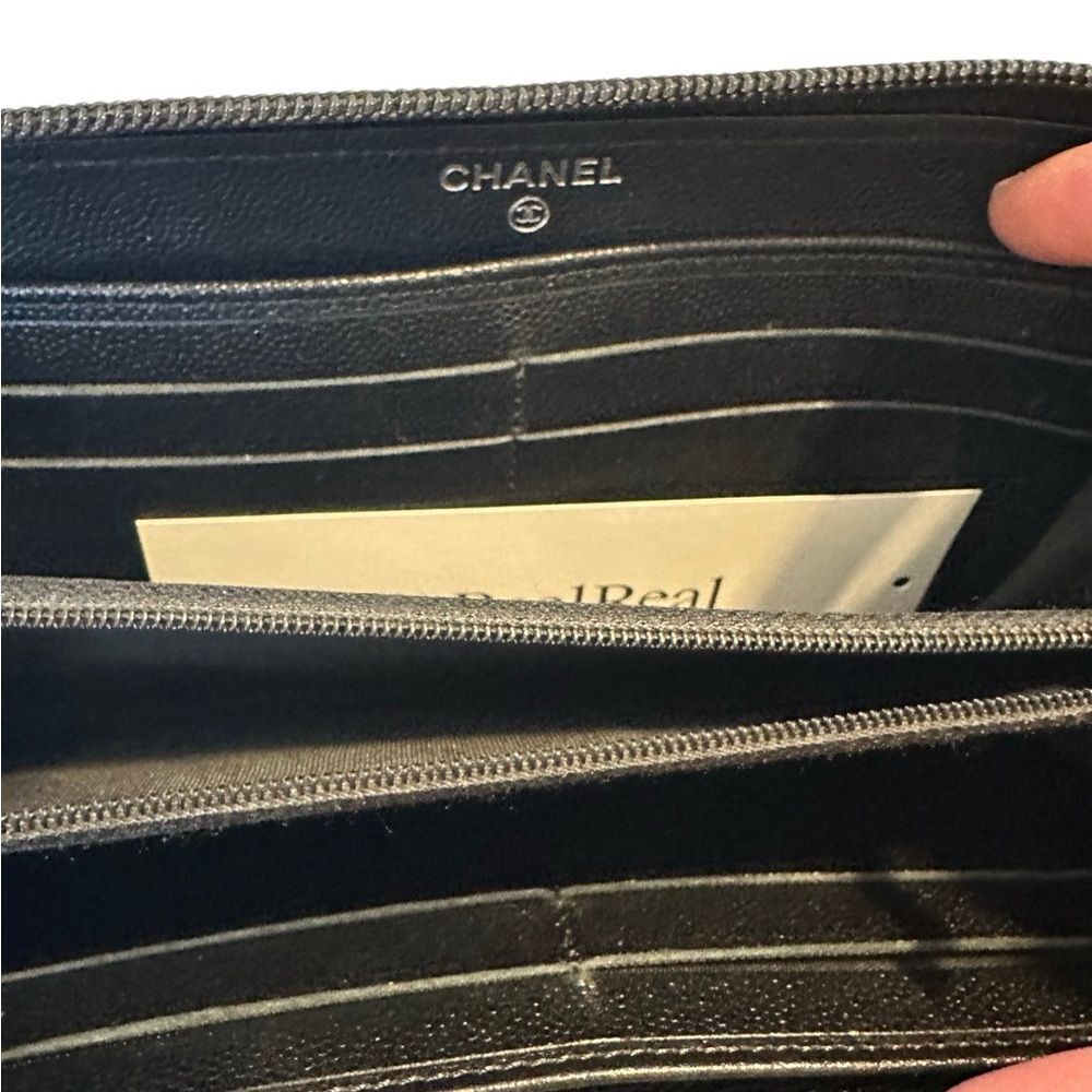 CHANEL Elegant Black Wallet - Picture 9 of 13